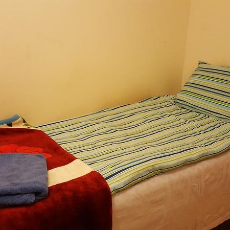 Отель Cherry House & Self Catering Лидс Экстерьер фото