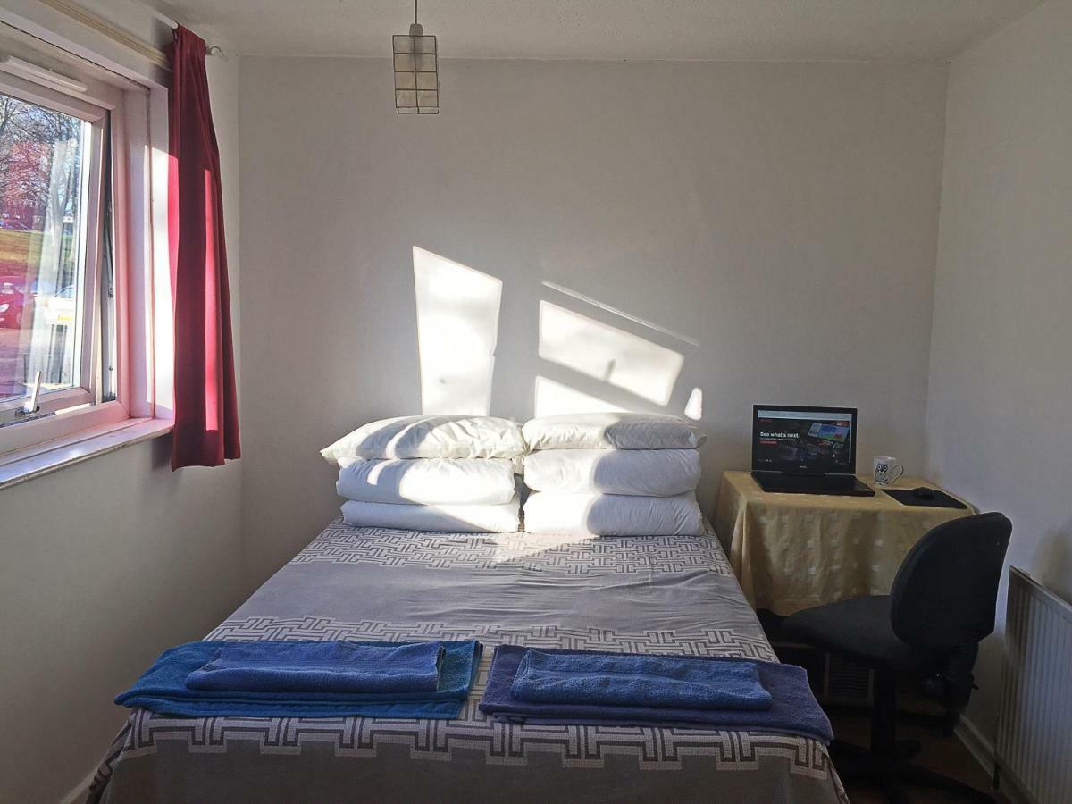 Отель Cherry House & Self Catering Лидс Экстерьер фото