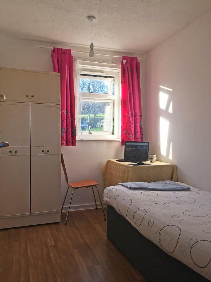 Отель Cherry House & Self Catering Лидс Экстерьер фото